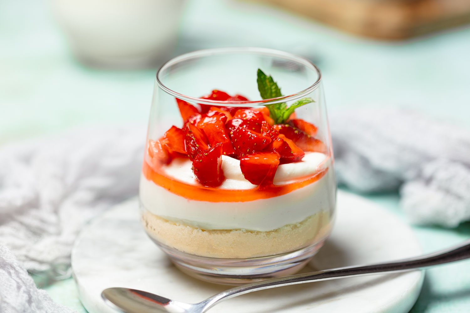 Erdbeer Cheesecake im Glas: Ohne Zucker & Mehl | Low Carb & Keto