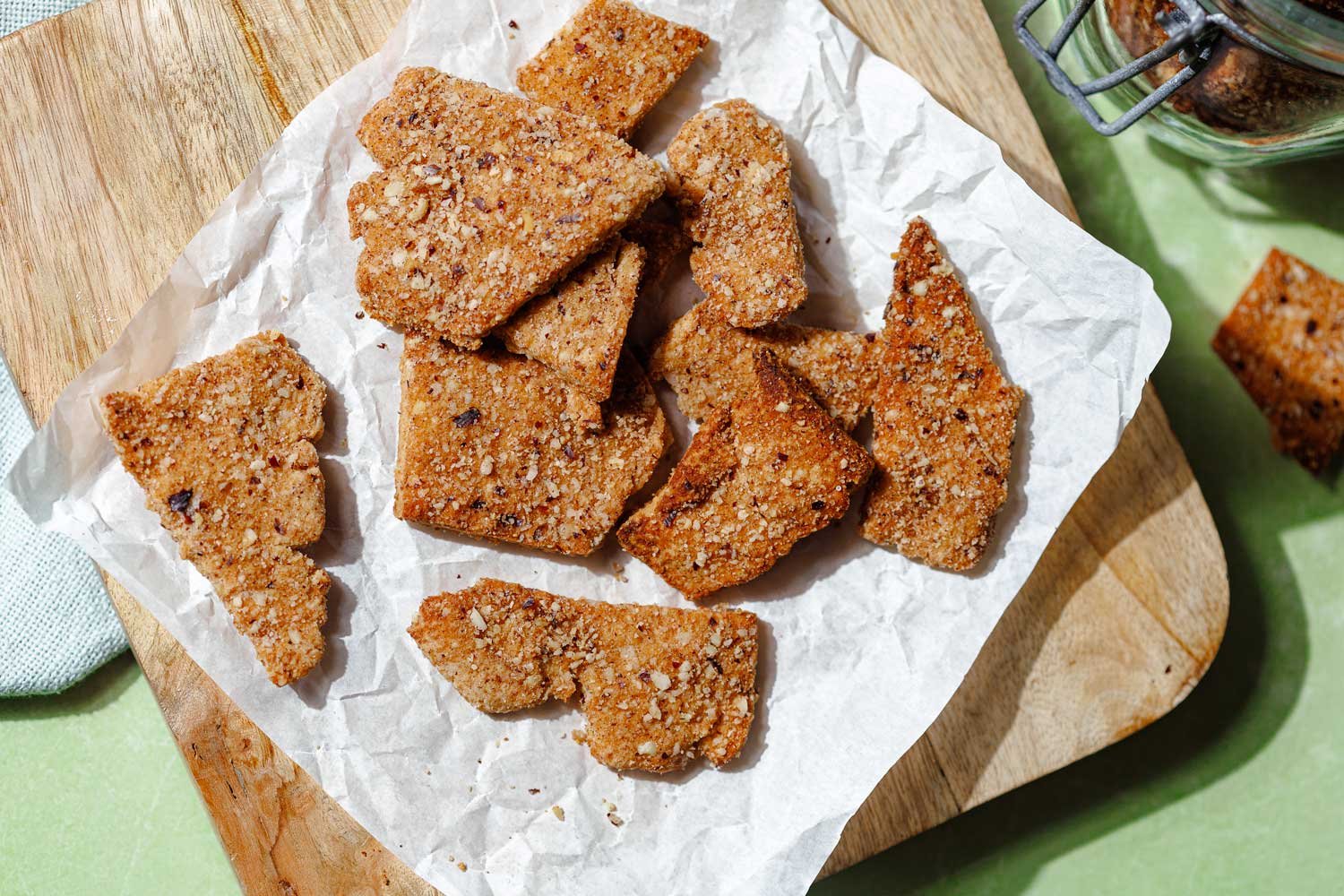 Süß salzige Low Carb Haselnuss-Cracker