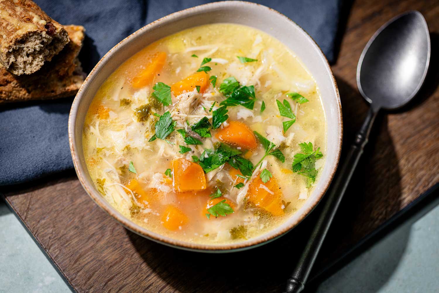 Klassische Hühnersuppe – Perfekt für deine Low Carb & Keto Ernährung