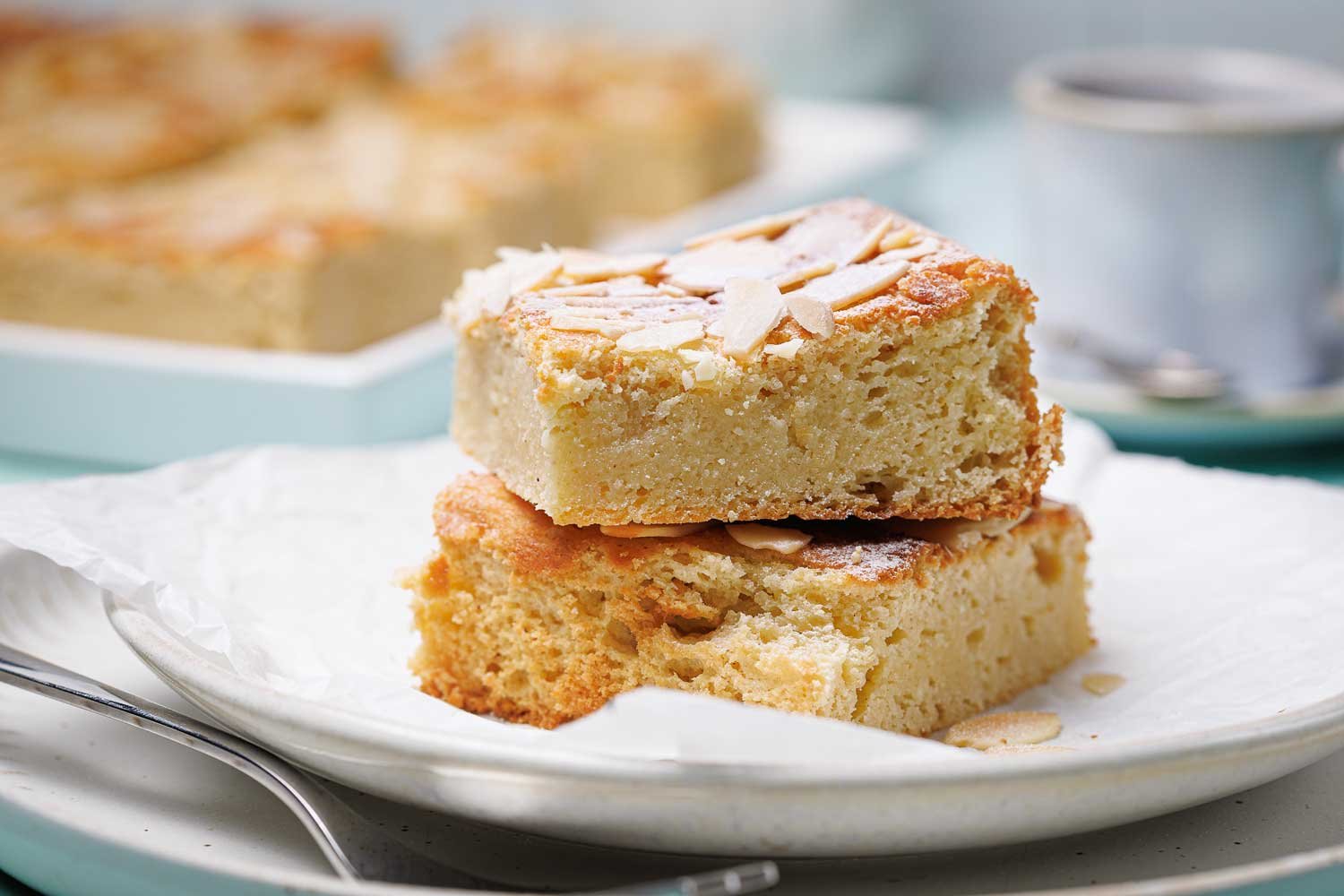 Low Carb Mascarpone-Kuchen als mega saftige Schnitten vom Blech