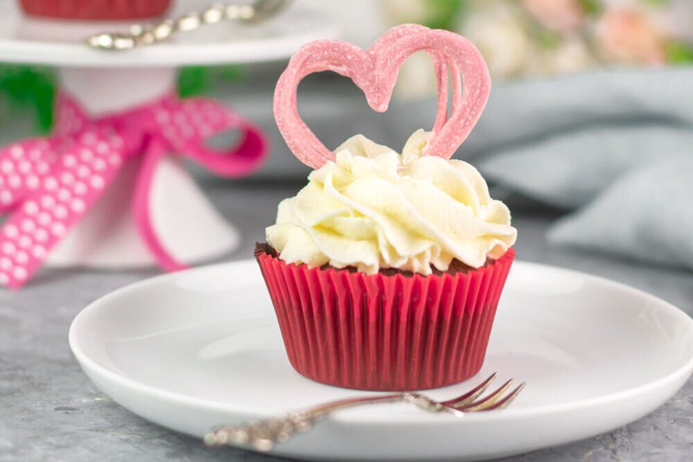 Red-Velvet-Cupcakes backen – Low Carb, keto-freundlich & ohne Gluten