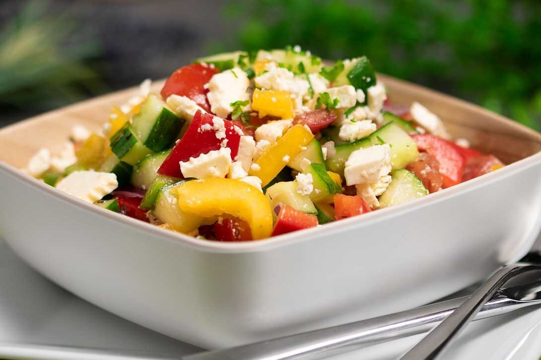 Schopska-Salat – Knackiger Salat in wenigen Minuten zubereitet!