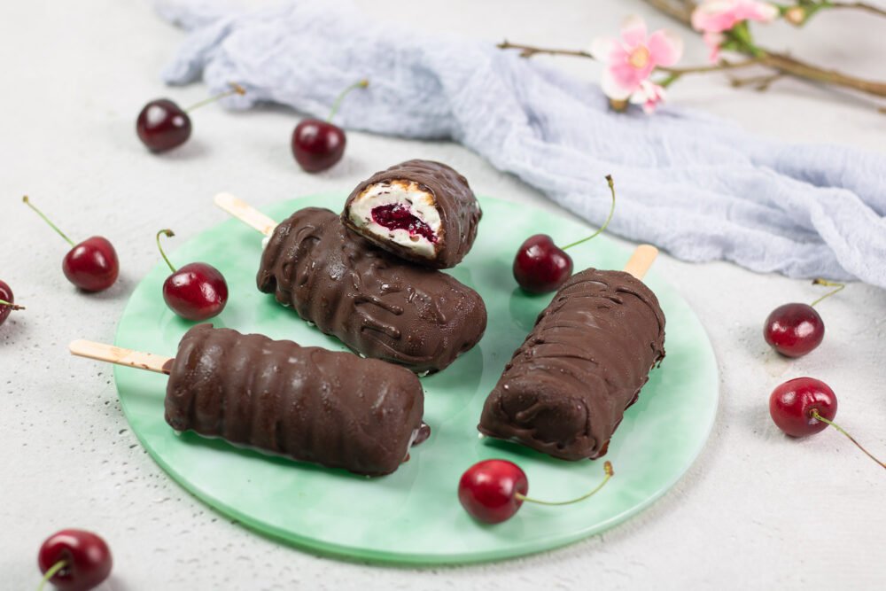 Low Carb Schwarzwälder Kirscheis am Stiel