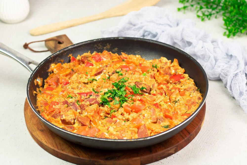 Menemen – Das Türkische Rührei mit Sucuk in der Low Carb Version