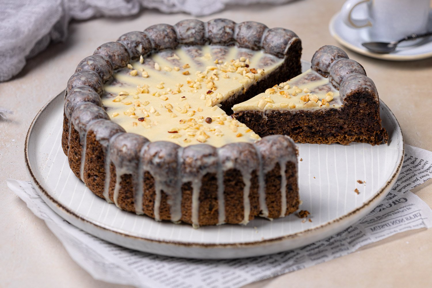 Saftiger Low Carb Walnusskuchen mit Kaffee & Schokodrops