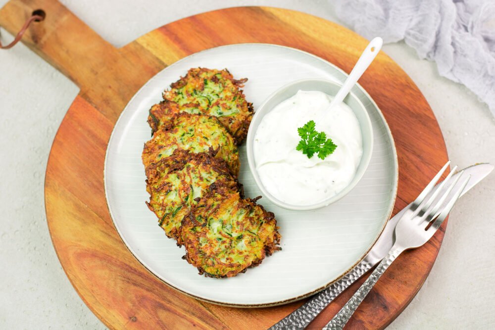 Low Carb Zucchini-Puffer – Herzhaft, würzig und kohlenhydratarm genießen