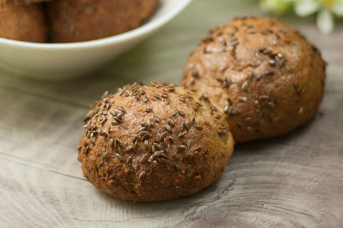 Starte mit diesen Low Carb Leinsamenbrötchen perfekt in den Tag